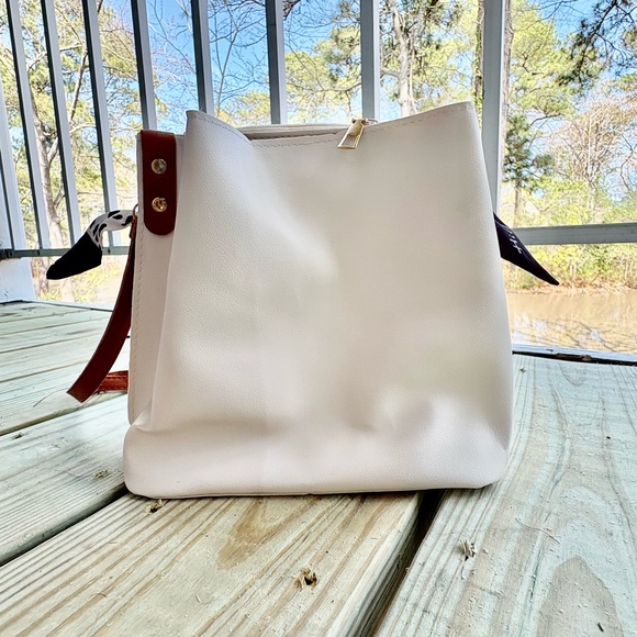 Fashionable White and Brown PU Leather Women's Shoulder Bag NWOT - Picture 3 of 6